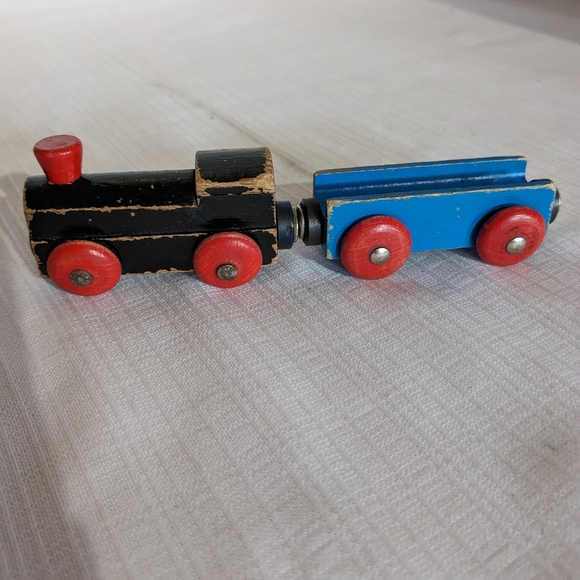 VTG Wooden Train Engine,log hauler w/log  toy wood wheels Thomas Brio compatible - Picture 6 of 16